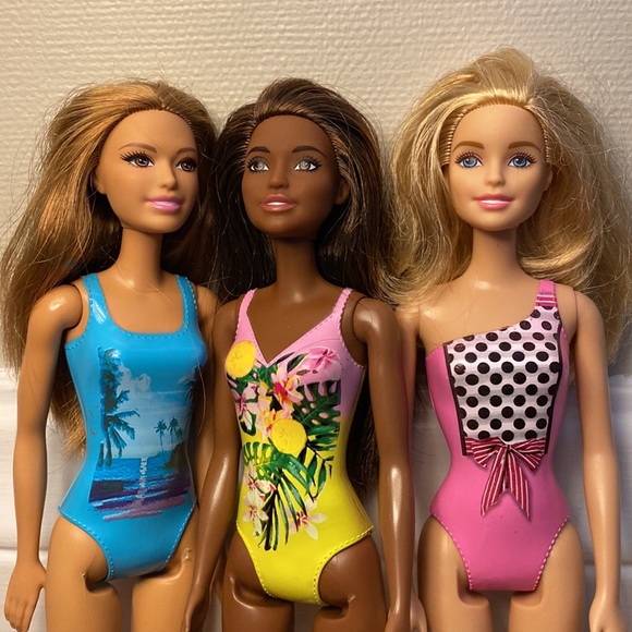 Beach Barbie in Blue - Picture 7 of 7